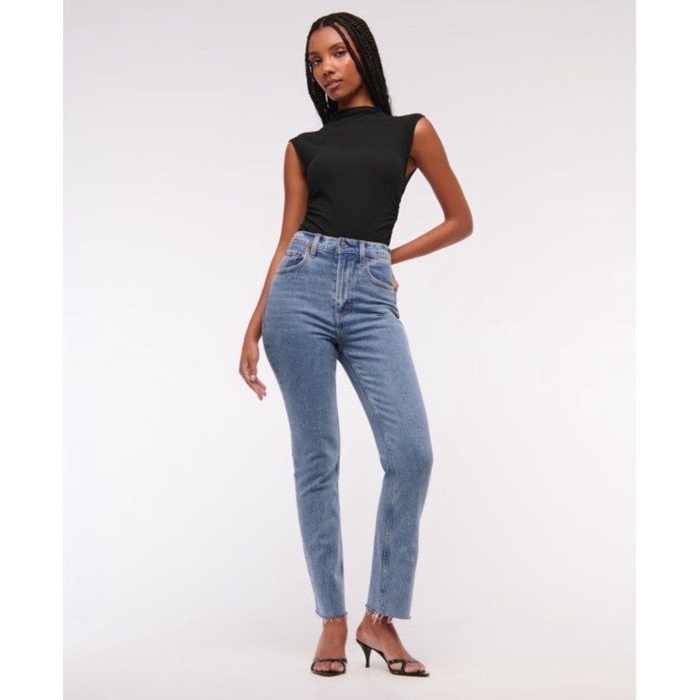 Abercrombie & Fitch Curve Love Ultra High Rise Ankle Straight Jean